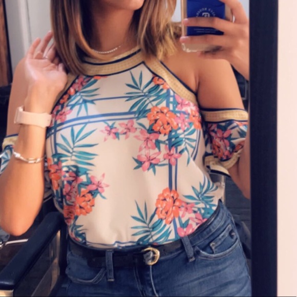 Cute floral top - Picture 2 of 2